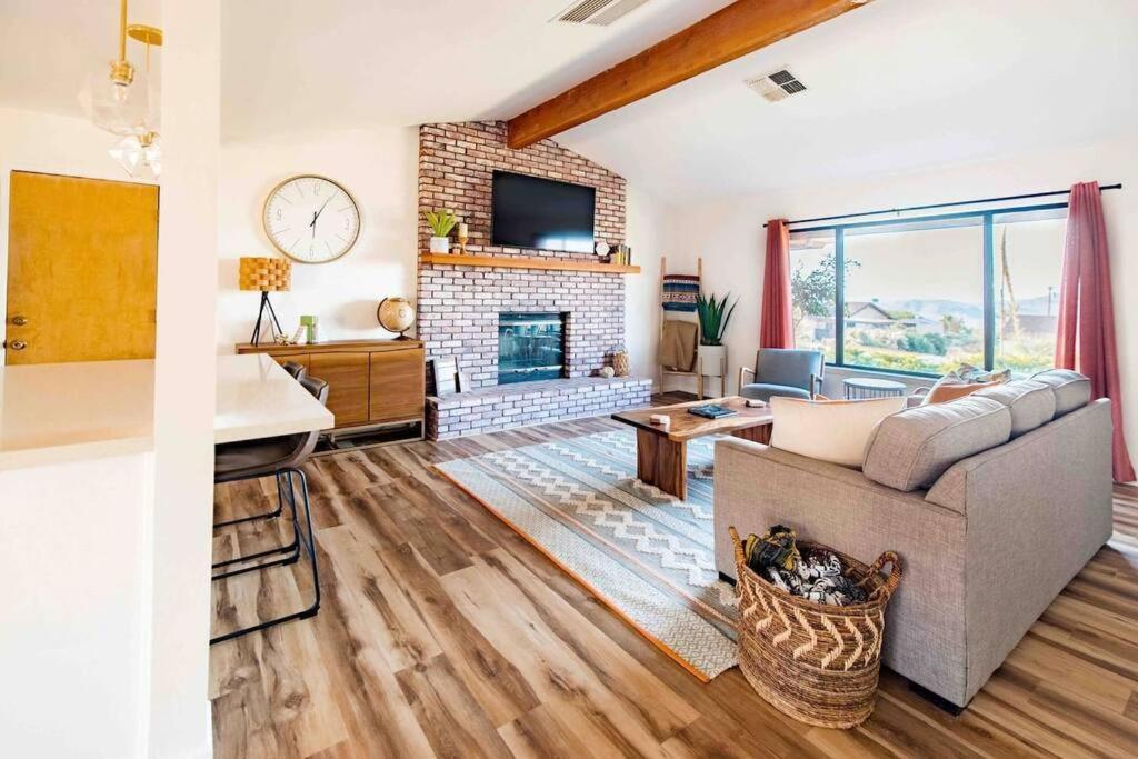 Cozy Rustic Minutes To Nat'l Park * Joshua Tree