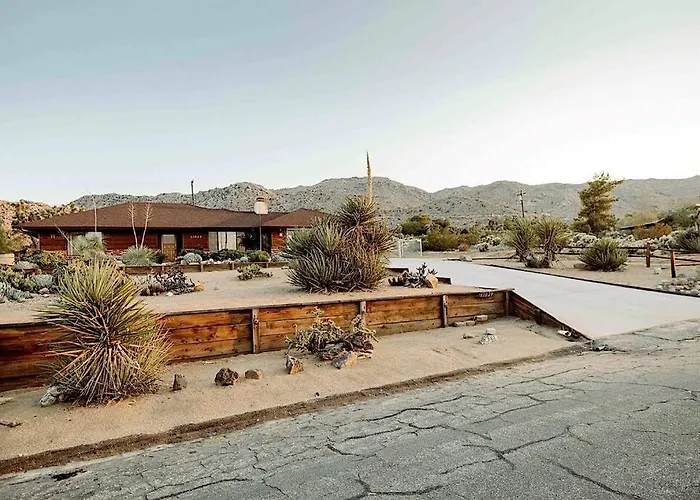 Cozy Rustic Home Minutes To Joshua Tree Nat\'L Park
